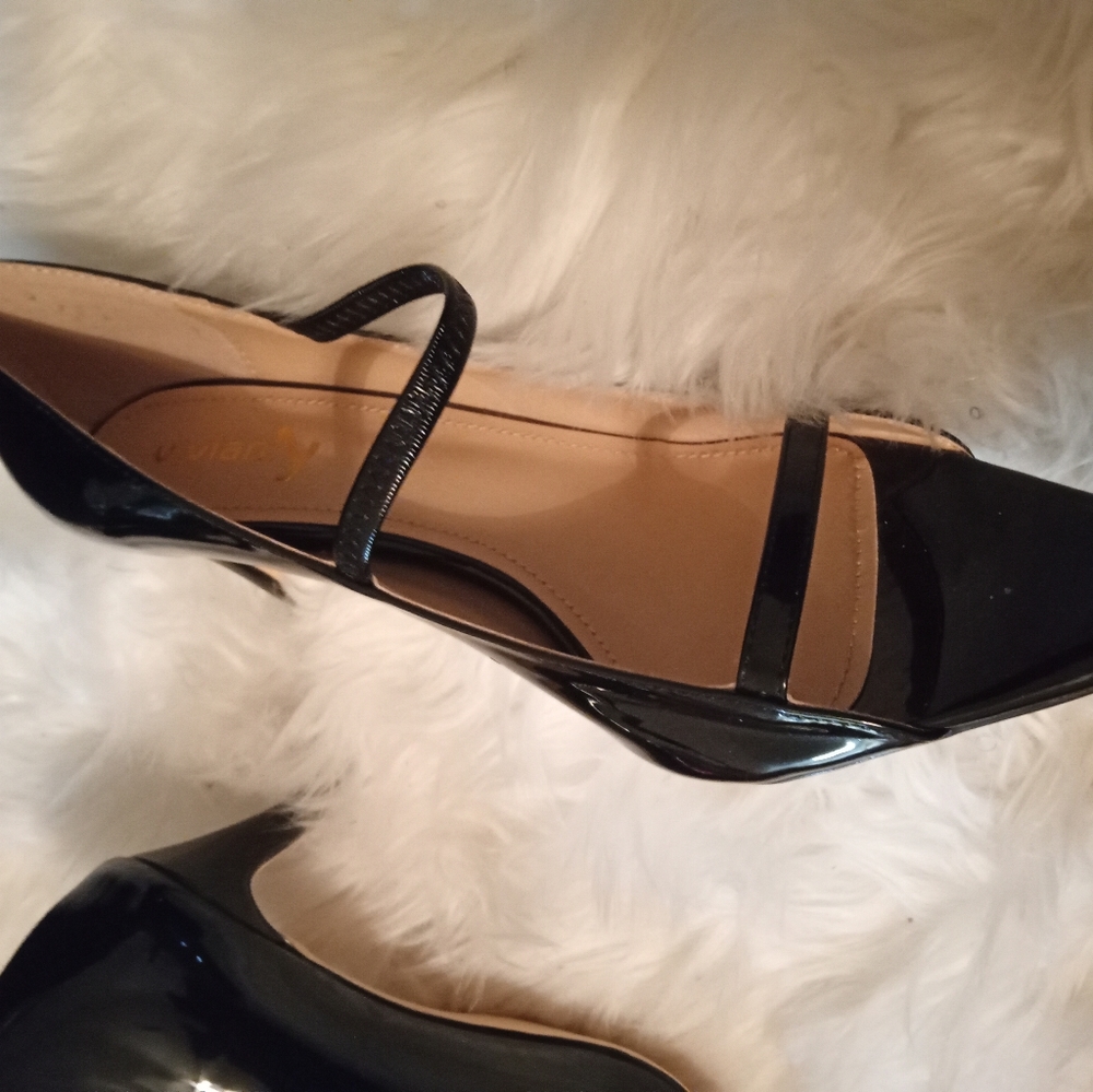 Shoe - Picture 4 of 4